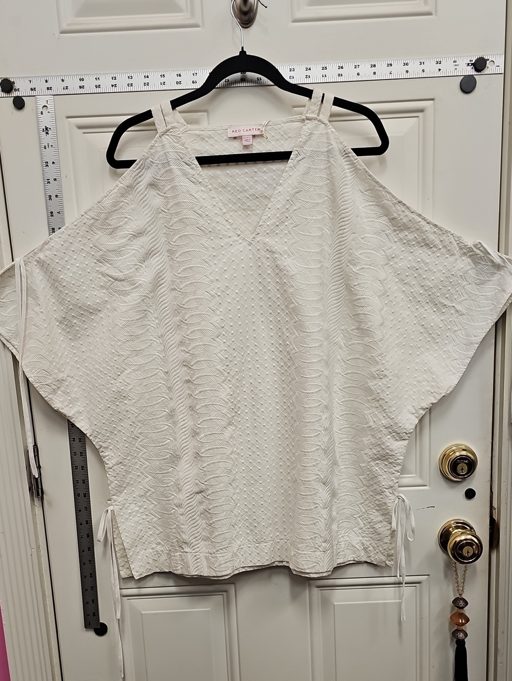 Red Carter Cream Cold-Shoulder Textured V-Neck Tunic